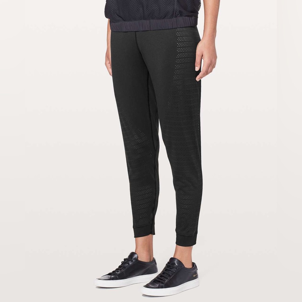 RARE LULULEMON Breeze By Jogger *Squad- black (size 2)